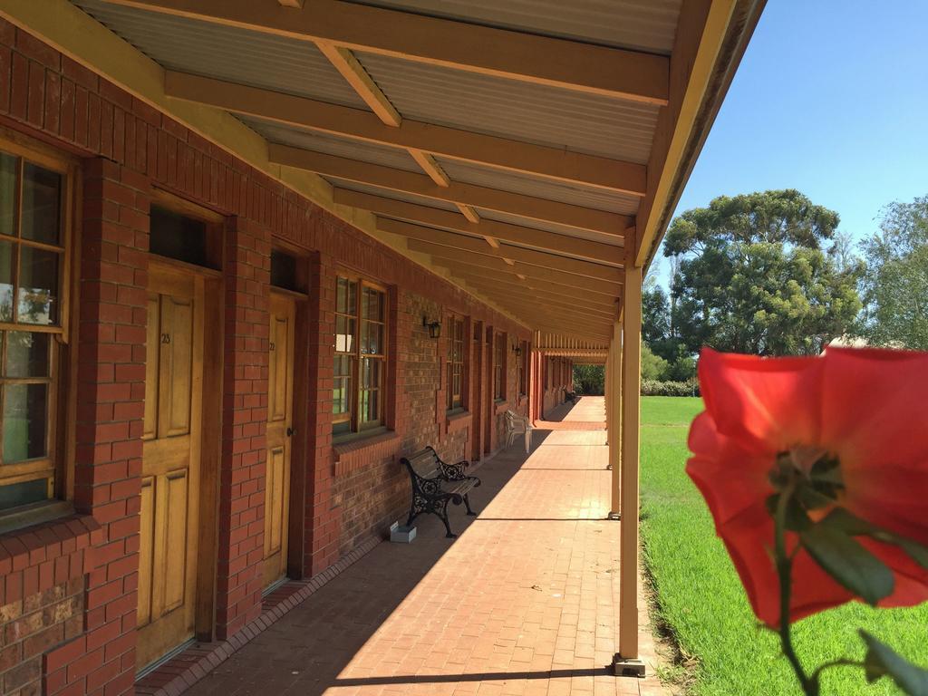 Coonawarra Place Motor Inn Екстериор снимка